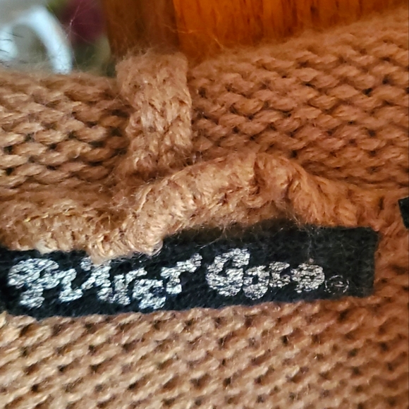 PLAYER GOLD HOODED SWEATER VEST - Picture 2 of 3